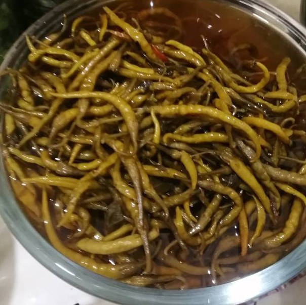 ترشی فلفل سوزنی خانگی  روح انگیز 
کیلویی