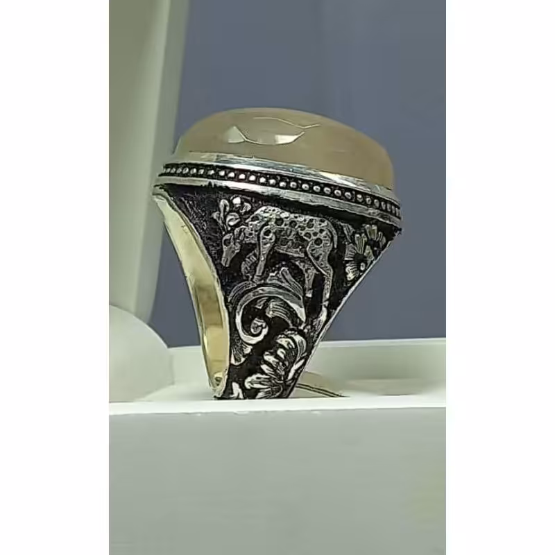 انگشتر عقیق نباتی یمنی آبدار درجه یک اعلا قلم زنی آهو