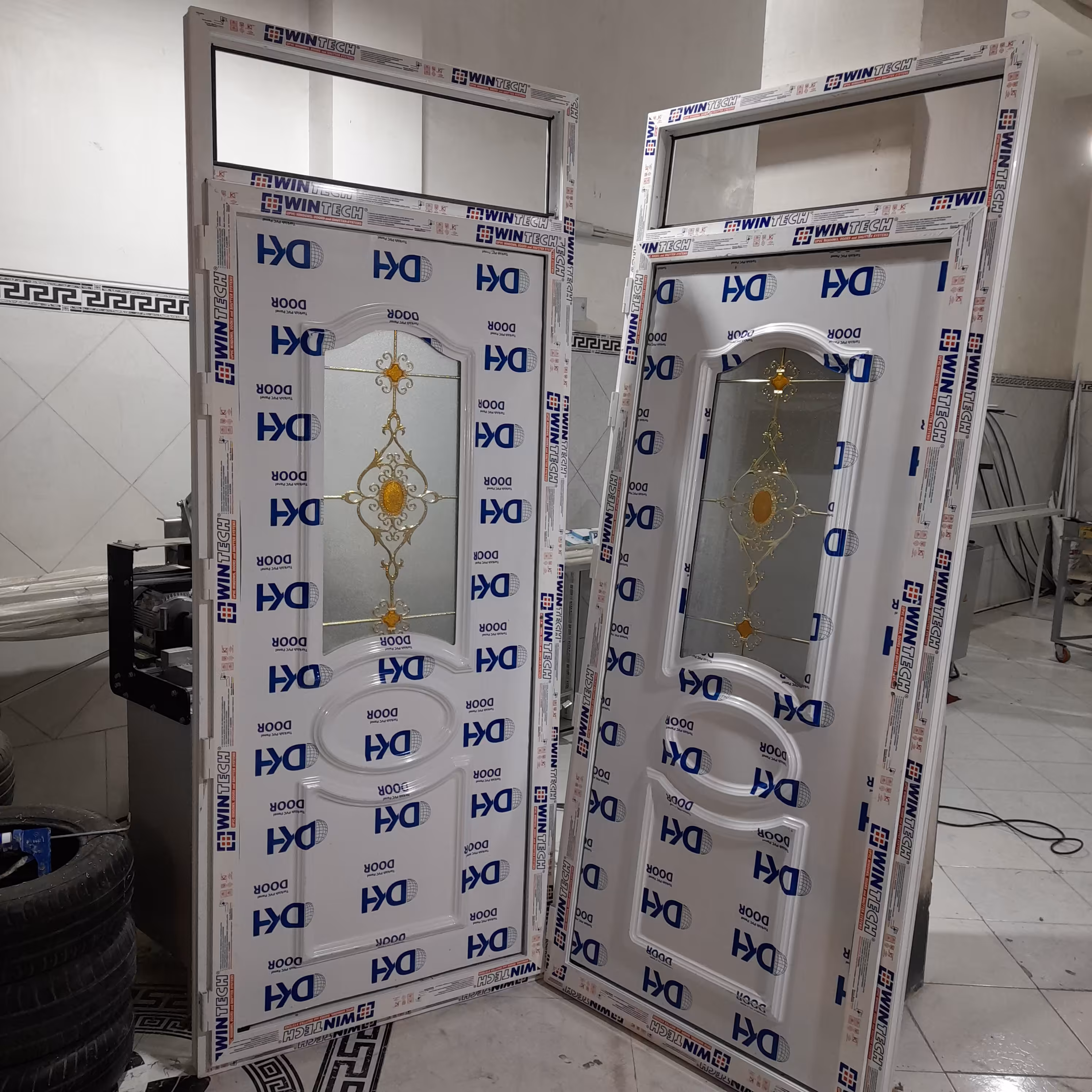 درب های دوجداره با پنل دکوراتیو  در طرح ها و سلیقه های متنوع  . قابل شستشو بادوام و مدرنیته 