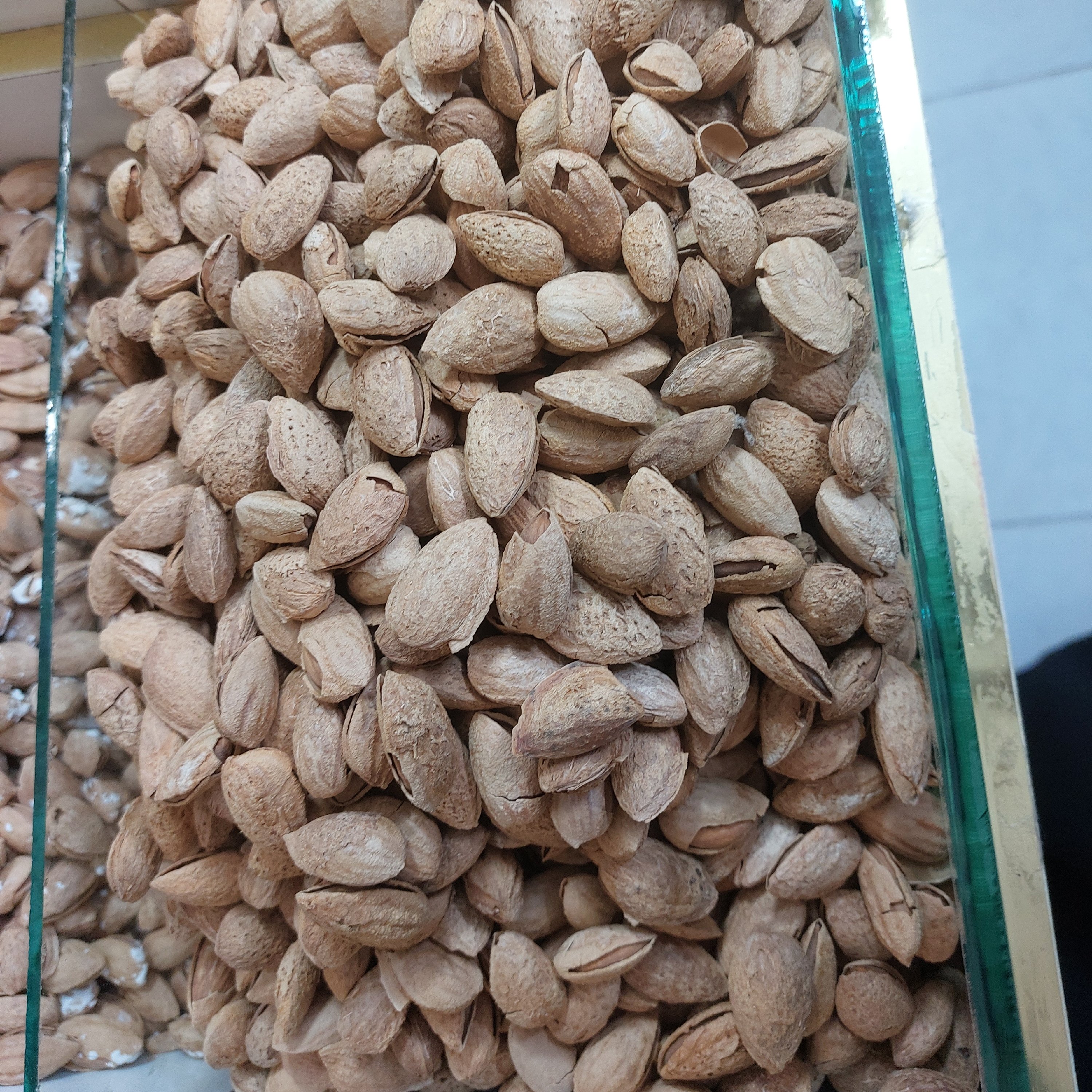 بادام کاغذی خام یک کیلویی