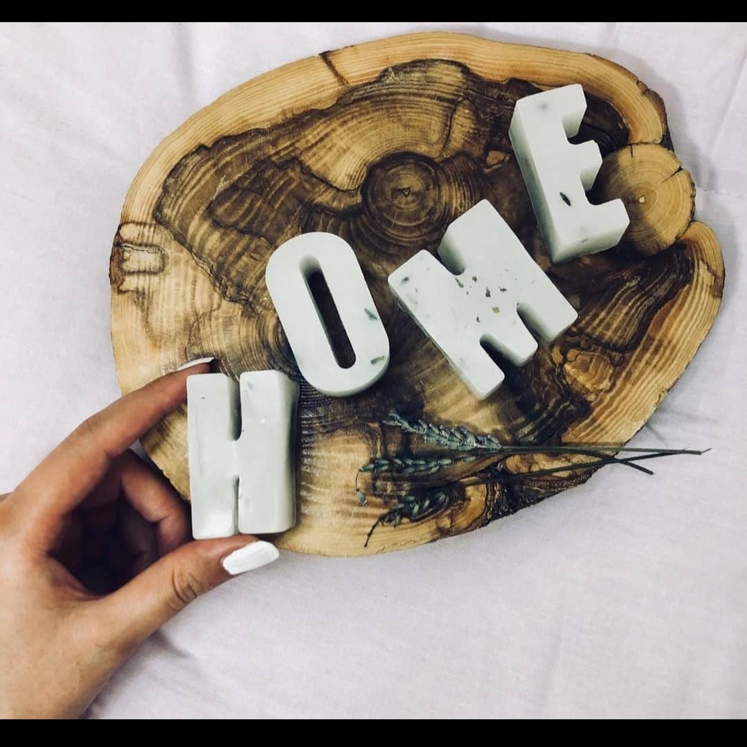 شمع حروف لاتین خانه  تزیینی و دکوری هوم