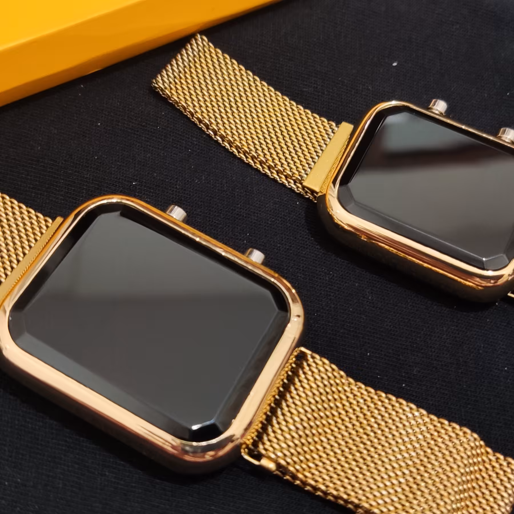 ست ساعت دیجیتالی صفحه مربعی رنگ طلایی