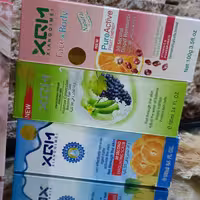 اسکراب و ژل لایه بردار  روشن کننده بدن و صورت و نواحی حساس XQM