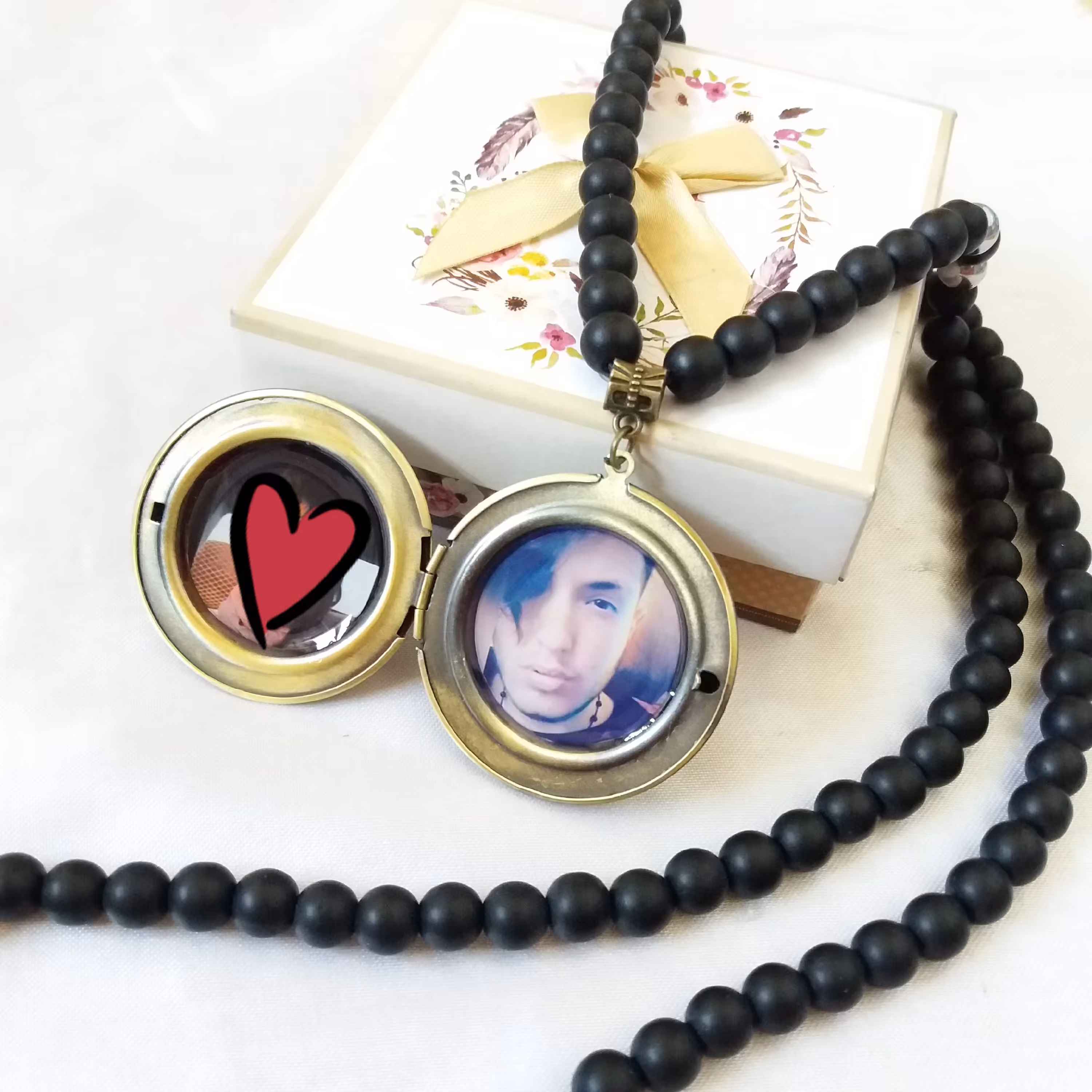 گردنبند سنگ اونیکس با دو عکس