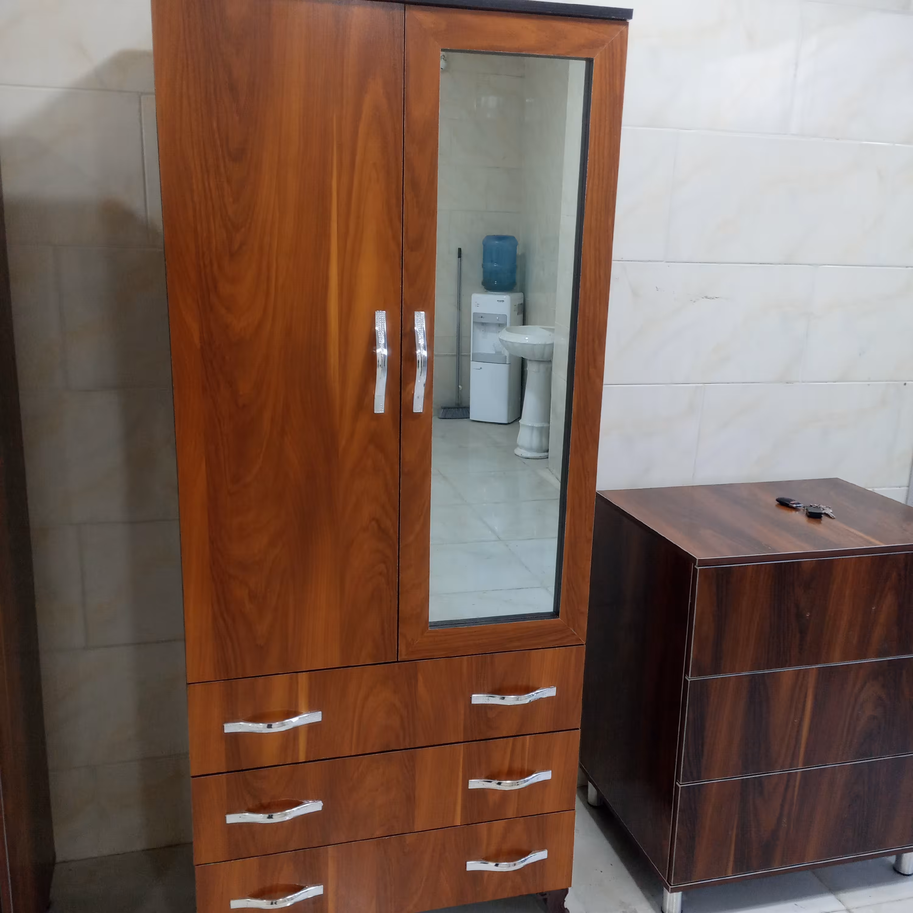 کمد لباس 3کشو دررنگهای سفید وگردوی