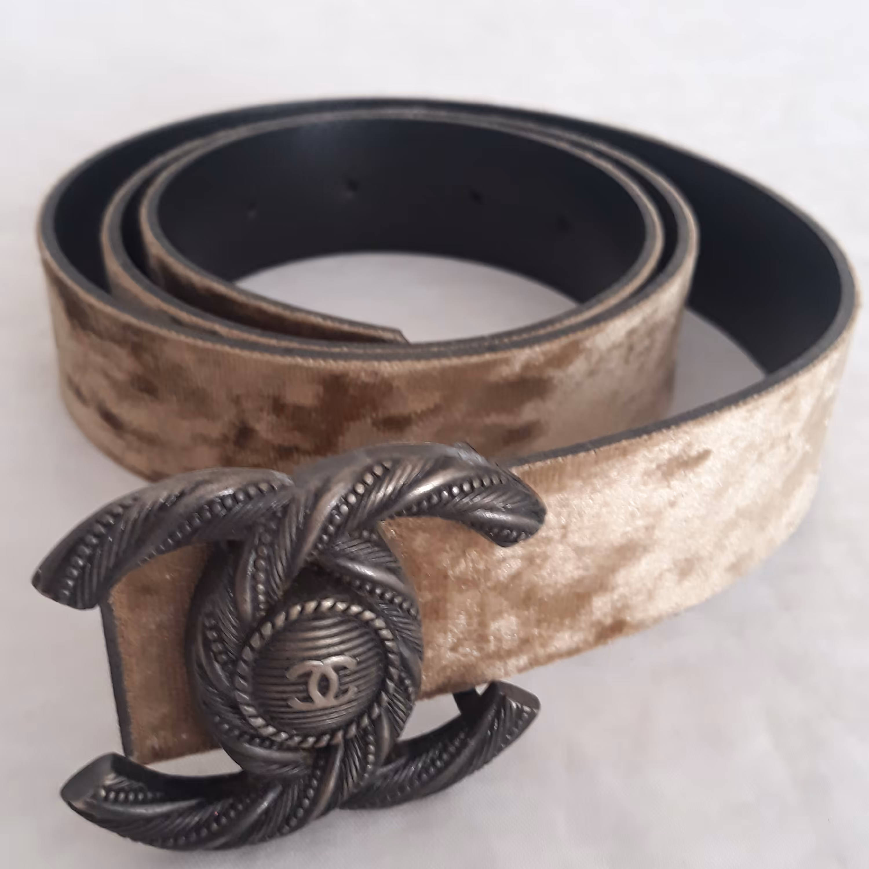 کمربند مخمل طلایی