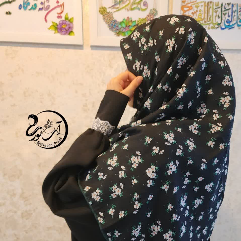 روسری گل ریز زمینه مشکی پردرخواست