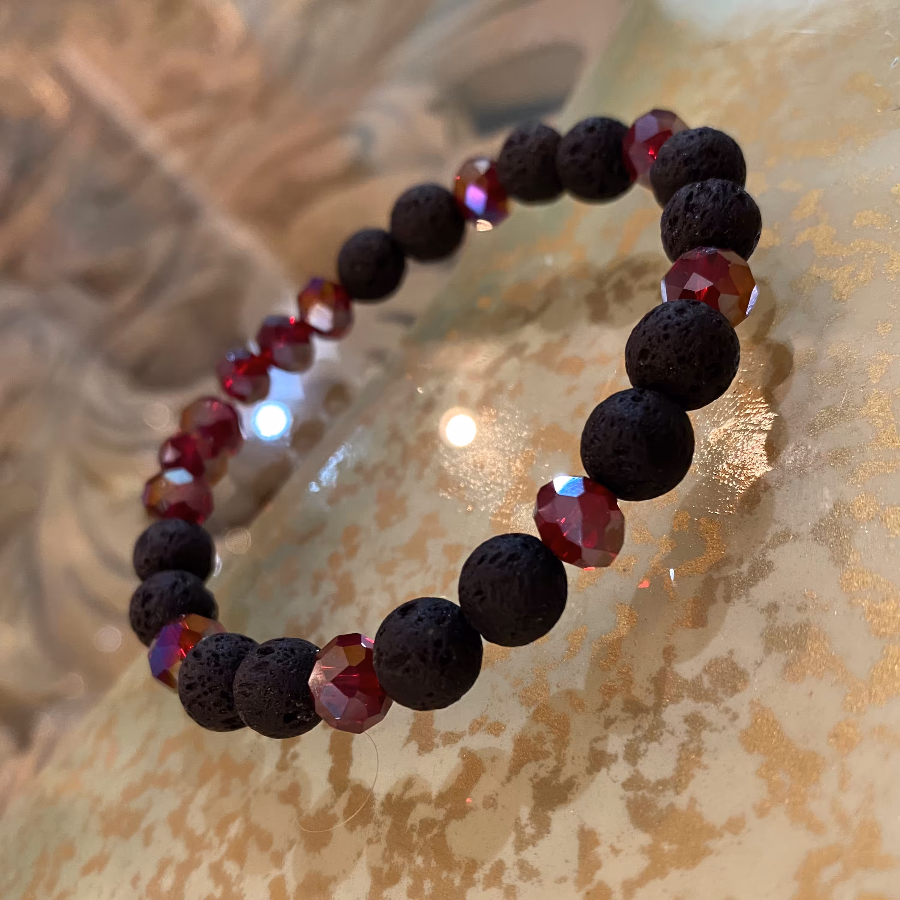 دستبند کشی فانتزی  سنگ لاوا و مهره رنگ سرخابی مشکی