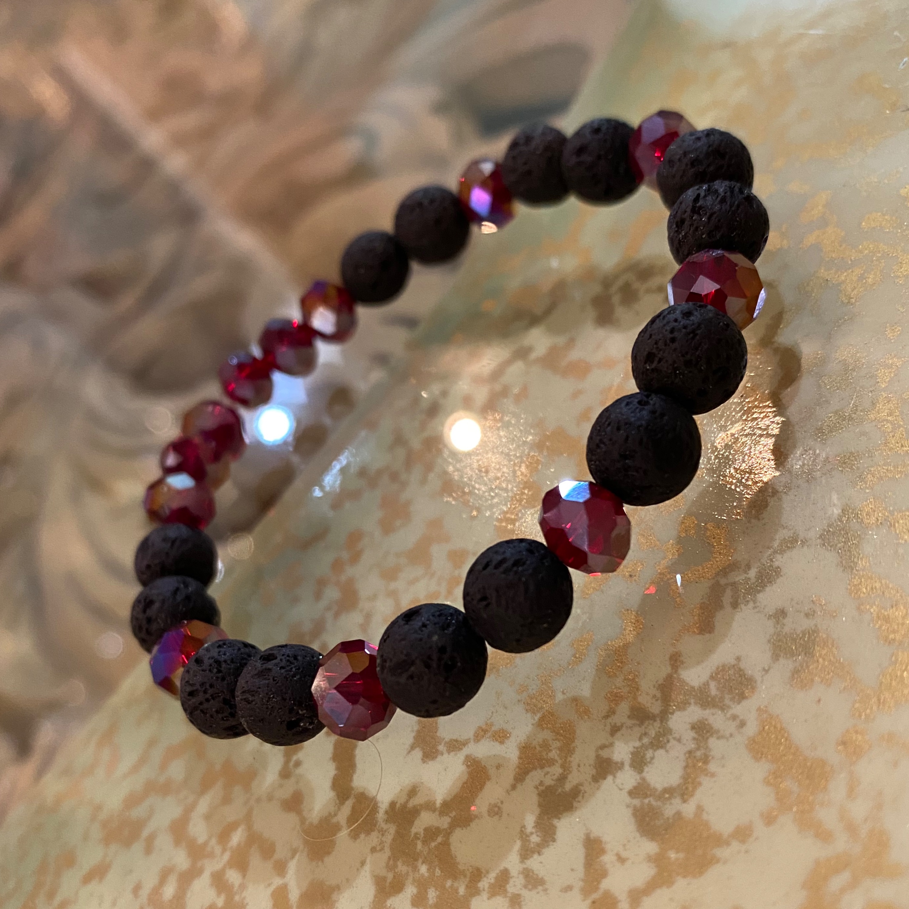 دستبند کشی فانتزی  سنگ لاوا و مهره رنگ سرخابی مشکی