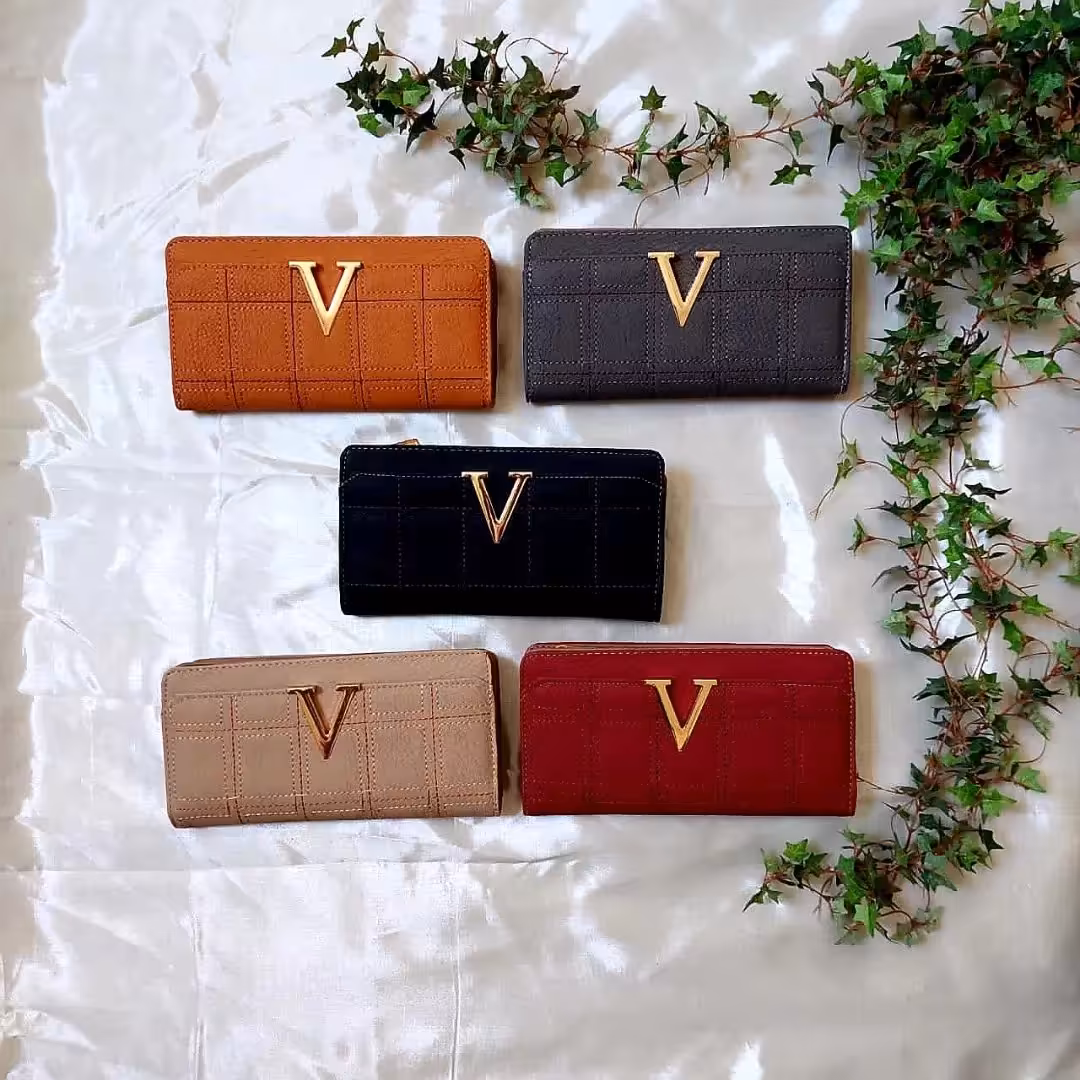 کیفپول گلدوزی شده مدل وی