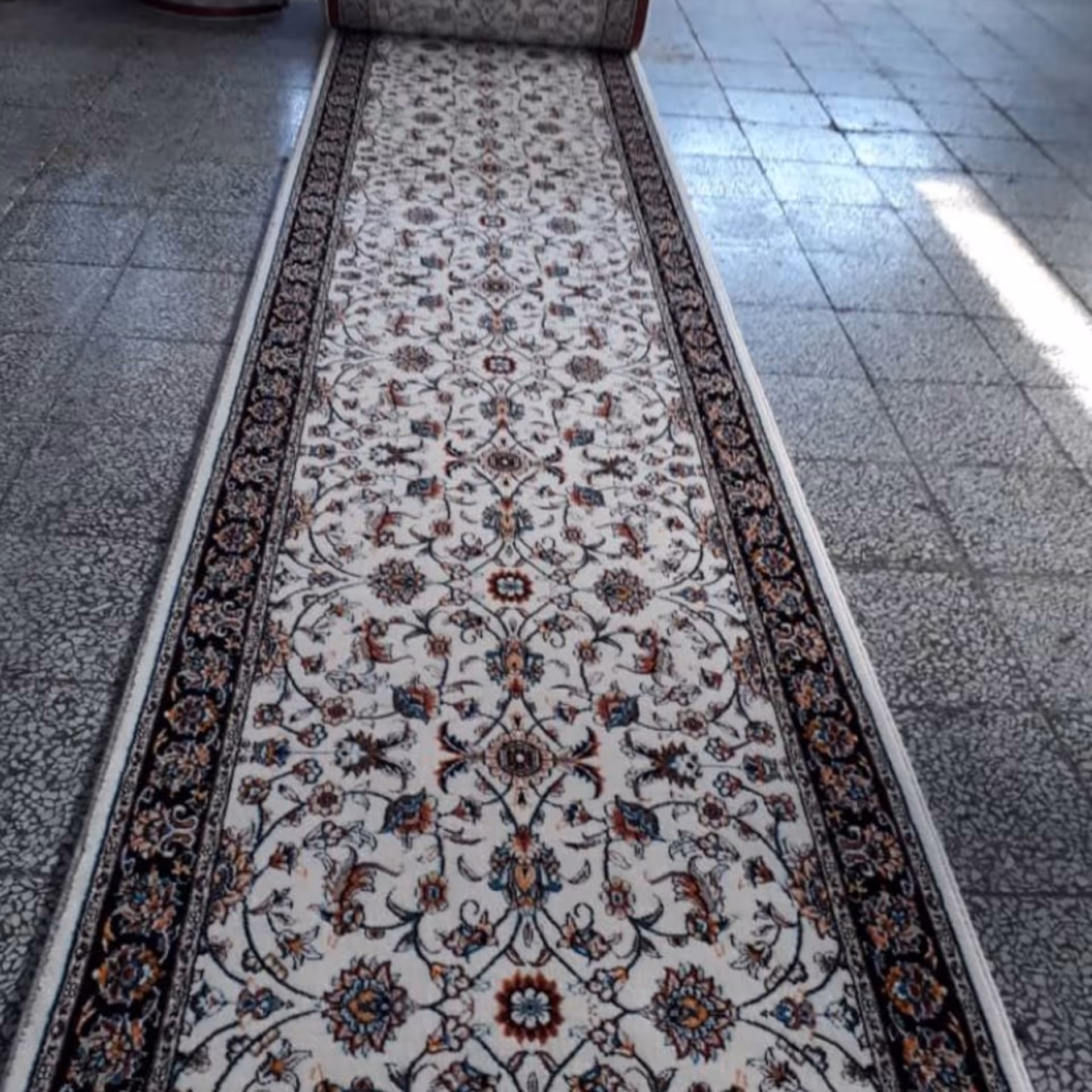 فرش کناره افشان کرم، 500شانه ، فرش راهرویی کرم  ( ارسال با تیپاکس و پس کرایه)