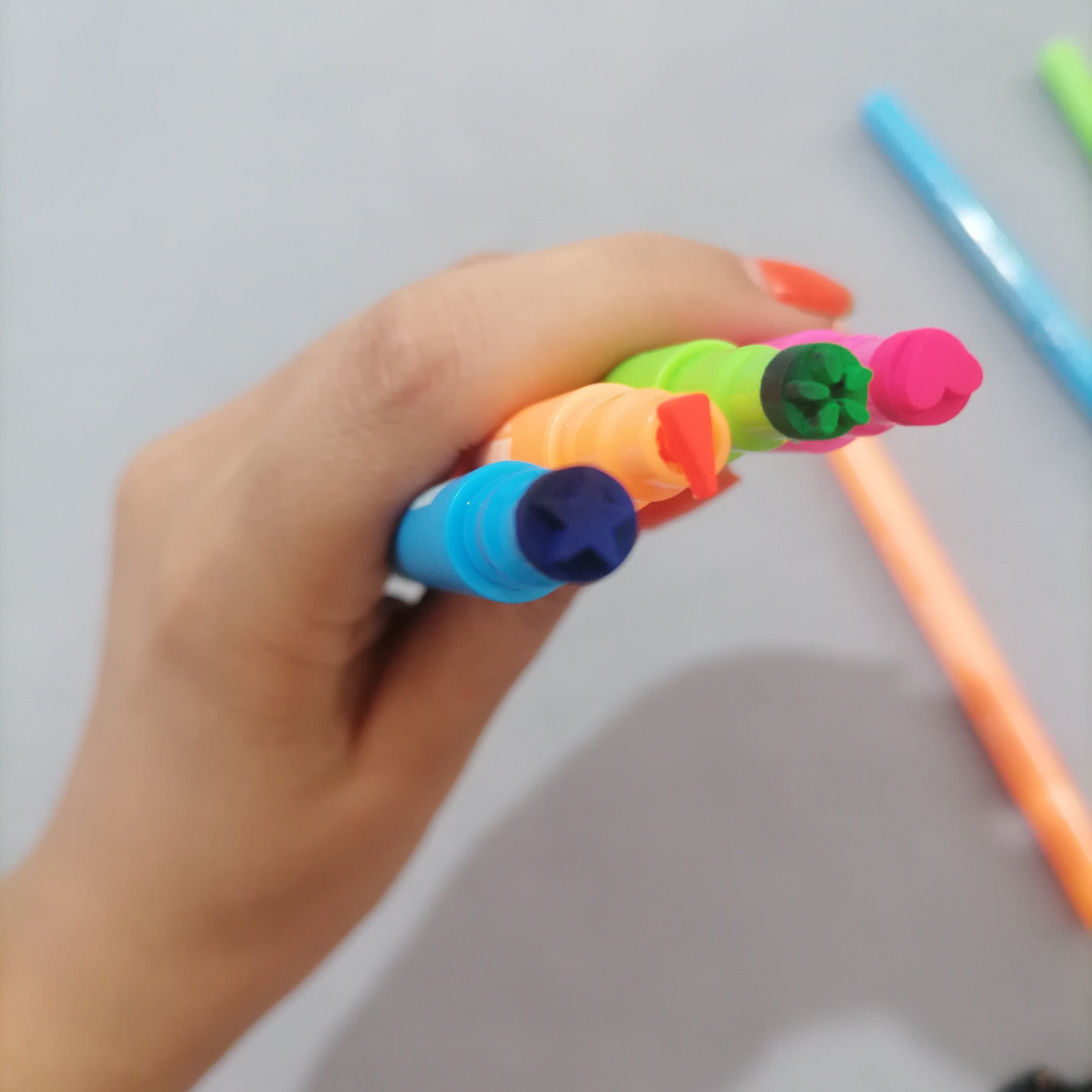 خط چشم رنگی
