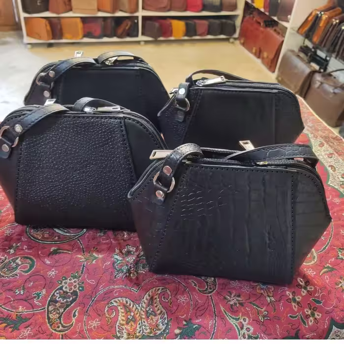 کیف دوشی چرم طبیعی درجه 1 دست دوز