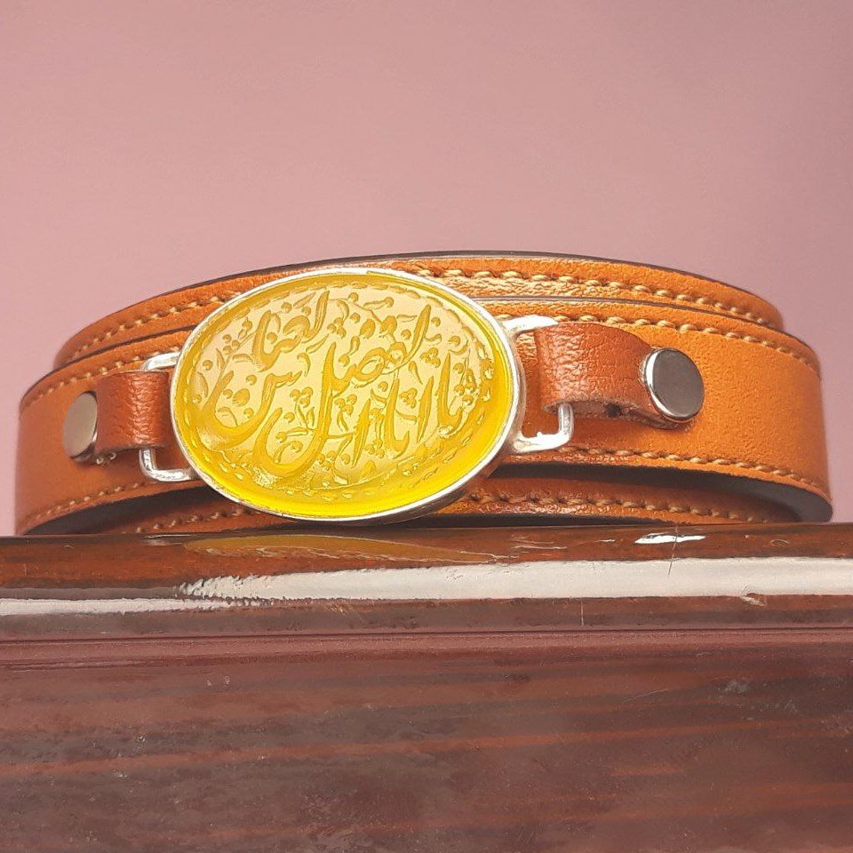 دستبند چرم طبیعی عقیق زردخطی،قاب نقره،خط درجه  یک،حکاکی  یا ابوالفضل العباس