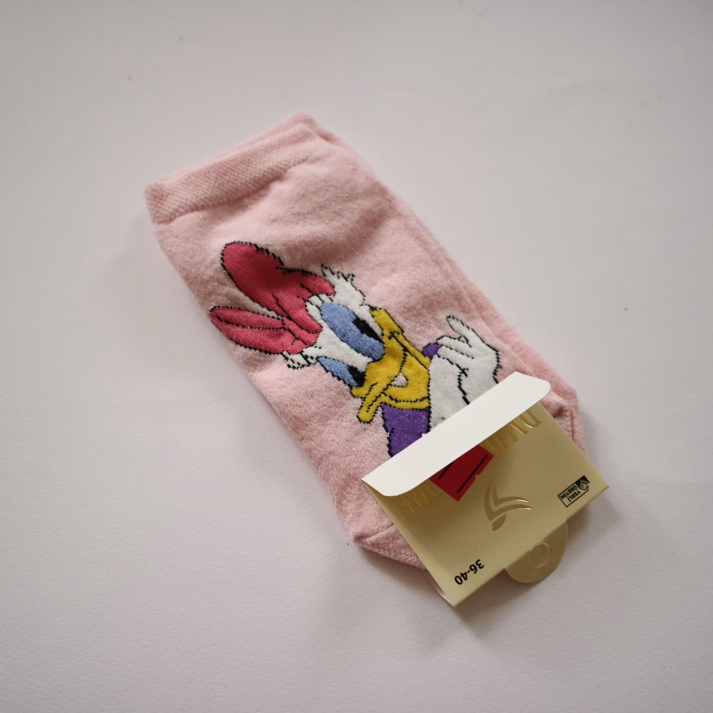 جوراب با طرح اردک صورتی از برند دیزنی محصول ترکیه مناسب سایز 36تا 42 