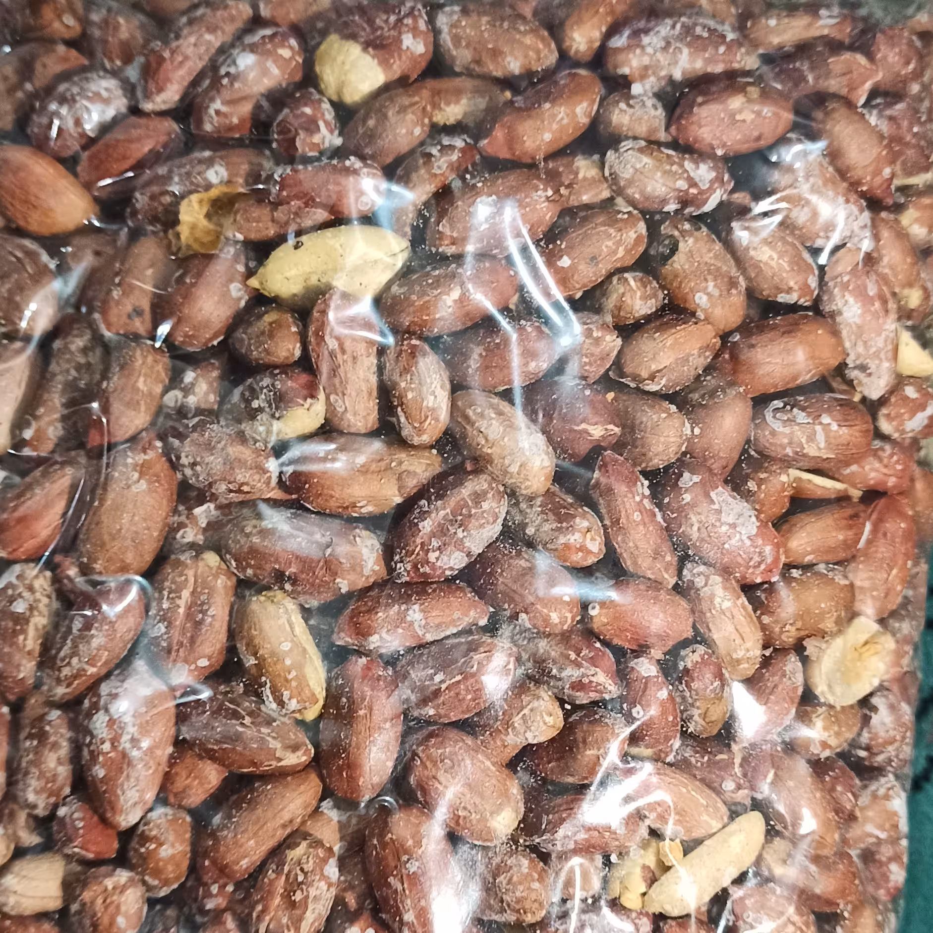 مغز  درشت بادام زمینی شور شده ( بادام محلی منطقه شمال) 