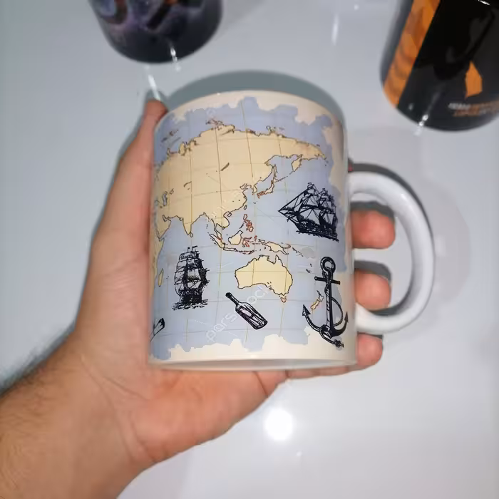 ماگ دریانوردی . کشتی. زمین . اقیانوس قطب نما