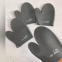 دستکش سیلیکونی الگانت ( یک عدد)با تراکم بالا مناسب جهت استفاده در فر و ماکروفربسیار مقاوم در برابر حرارت و تحم(پس کرایه)