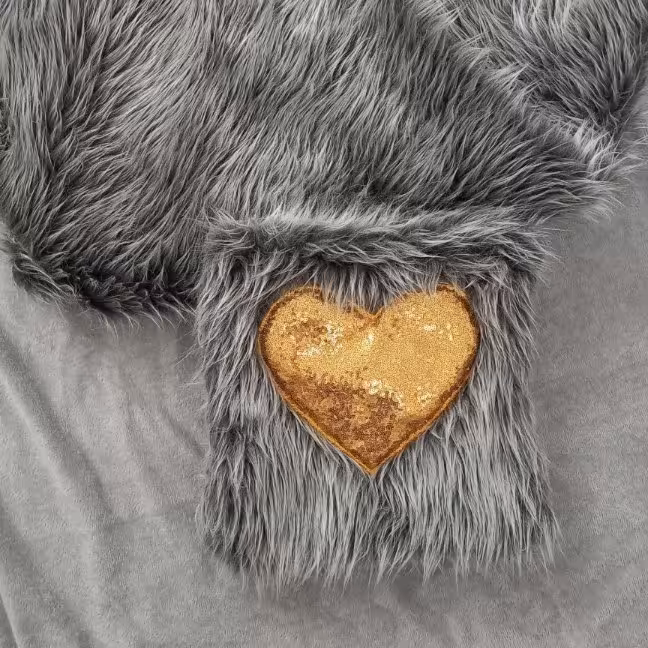 کاور کوسن خز با تکه دوزی پولک