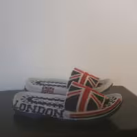 دمپایی صندل جفتی زندان بافت قلاب بافی مدل رجایی شهری طرح پرچم انگلیس سایز 41و42و43