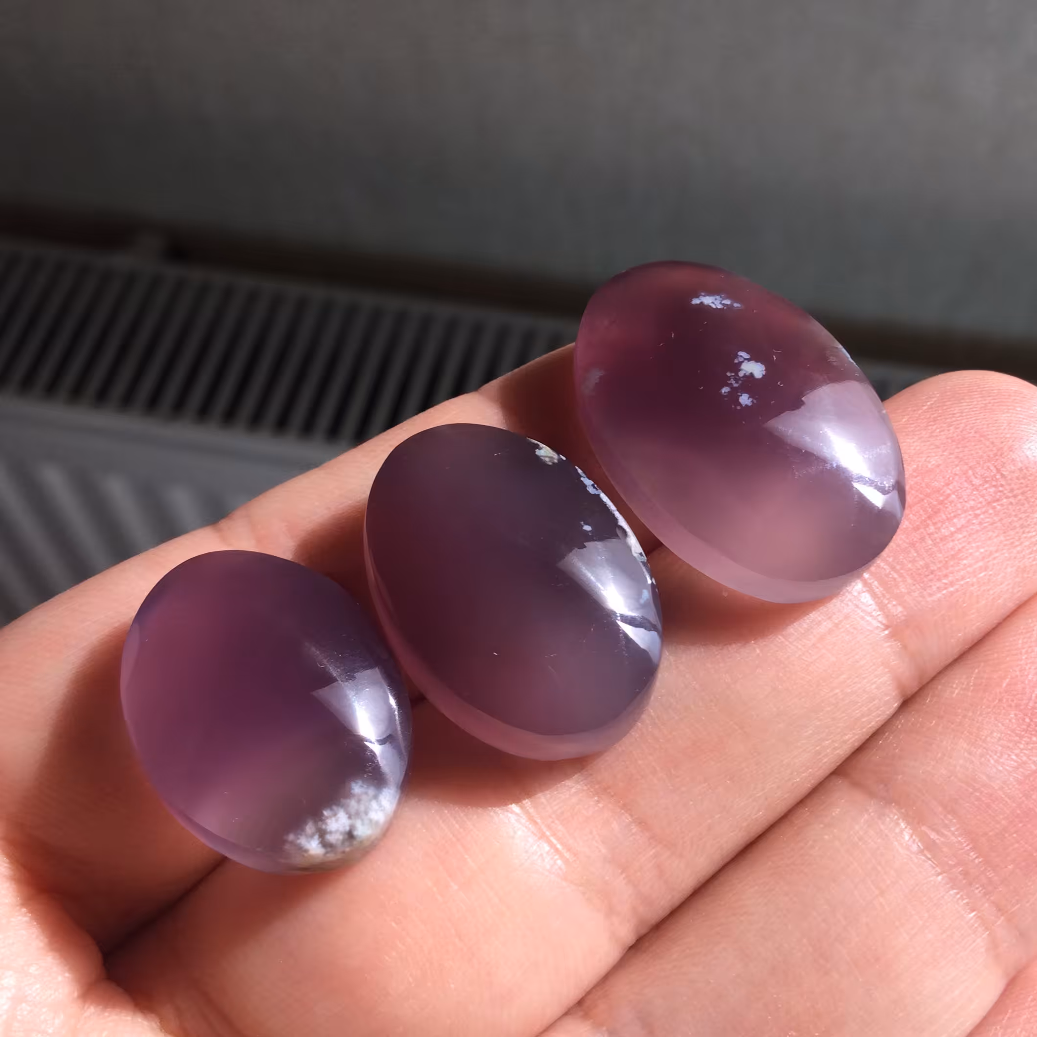 عقیق های سوسنی نسبتا پررنگ طبیعی 