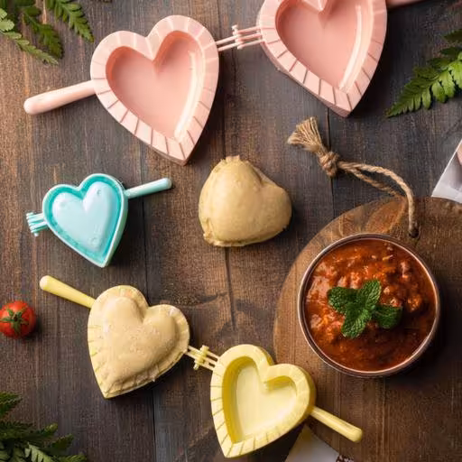 قالب پیراشکی و سمبوسه طرح قلب بسته 3 عددی

