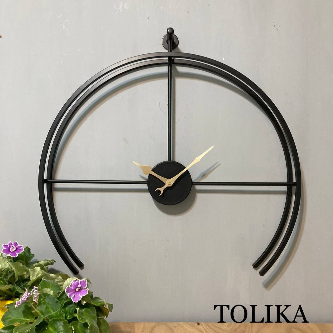 ساعت دیواری فلزی مشکی حلالی طرح نیم دایره 6916 تولیکا