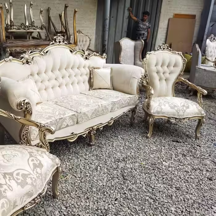 مبلمان کلاسیک سلطنتی مدل دو گل 9 نفره با جلو مبلی و عسلی تمام چوب گردو