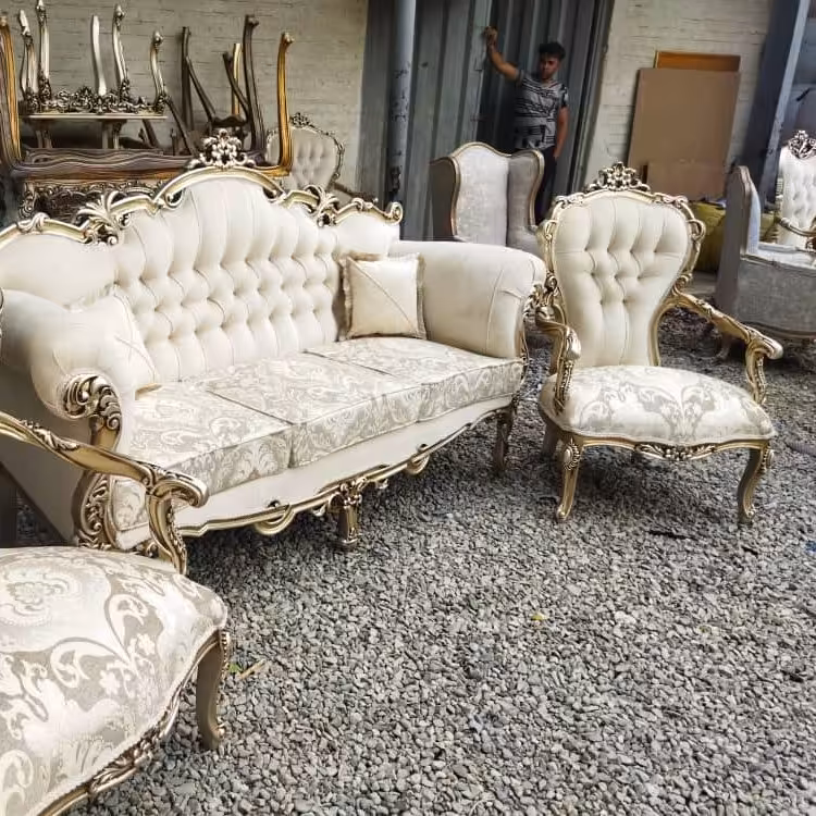 مبلمان کلاسیک سلطنتی مدل دو گل 9 نفره با جلو مبلی و عسلی تمام چوب گردو