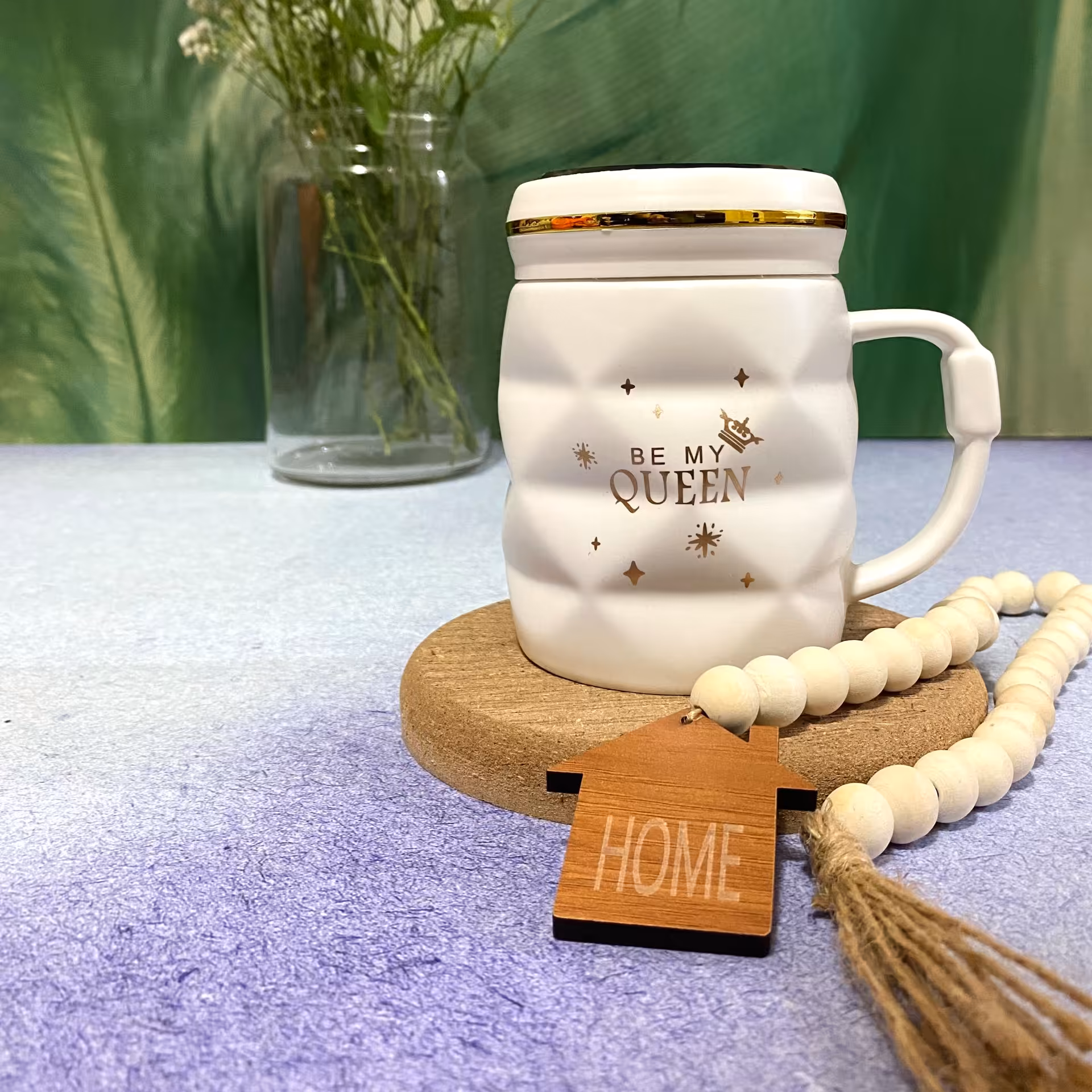 ماگ درب آینه ای طرح queen رنگ سفید 