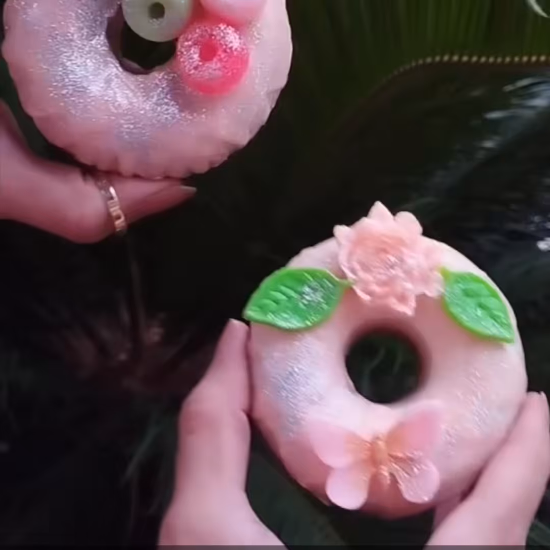 صابون گلیسیرینه .سفید اب و ذغال .تزیینی  و هم کاربردی با خواص عالی