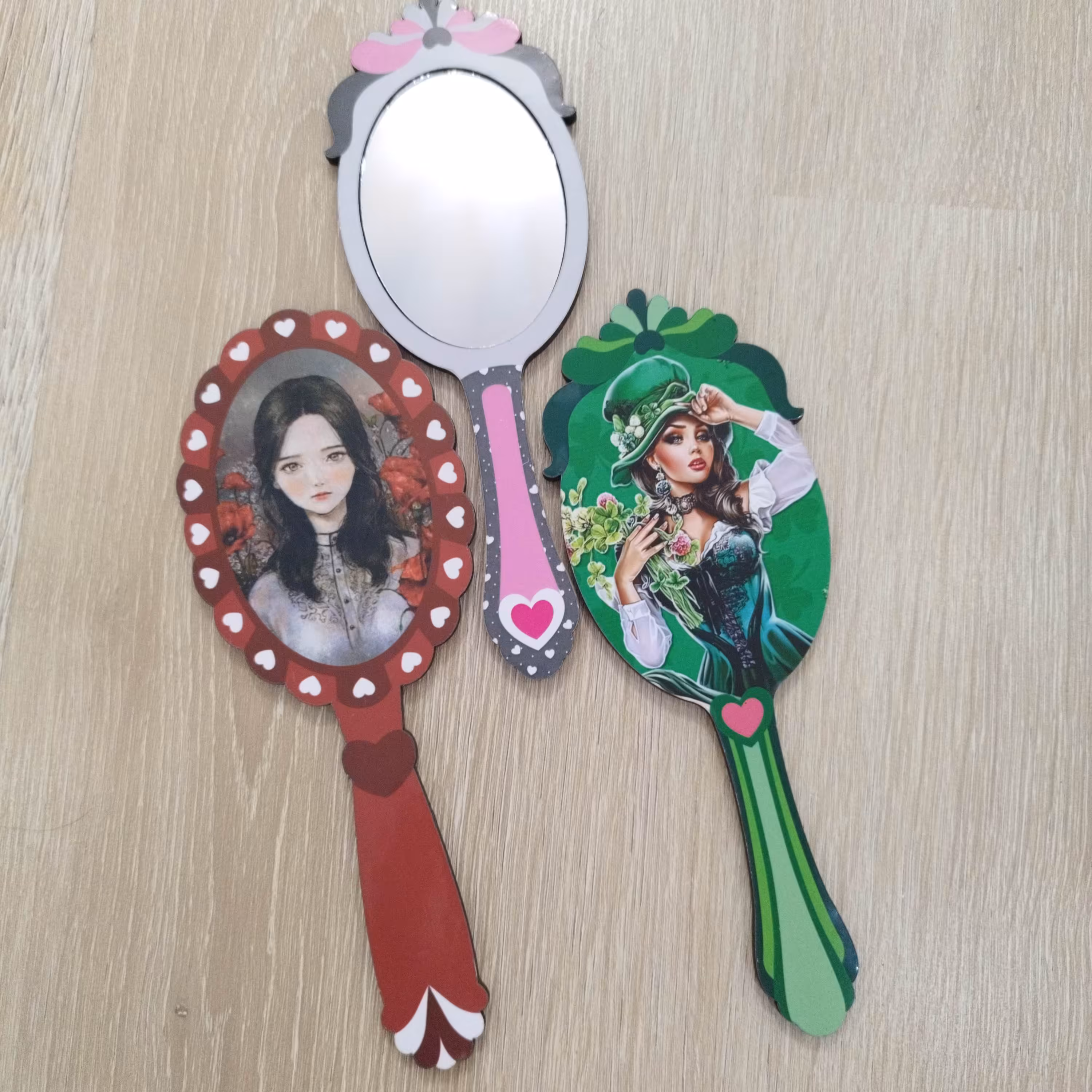 آیینه دستی چوبی طرح دختر