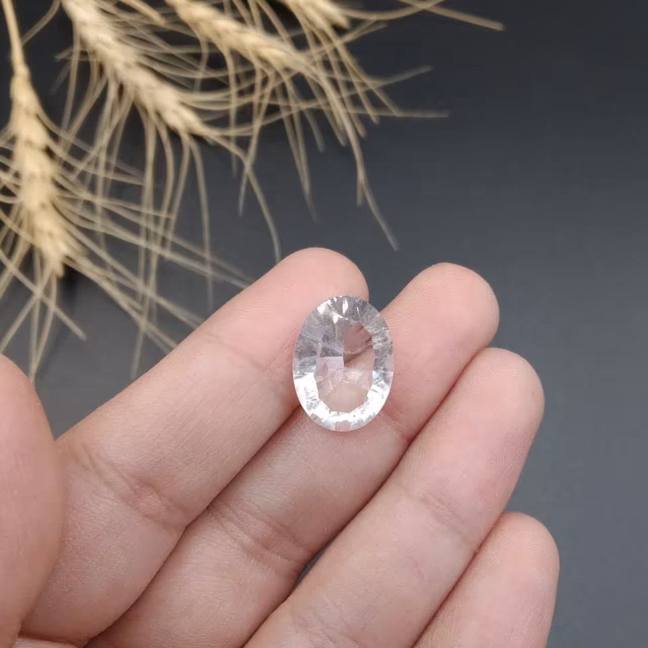 نگین فوق العاده زیبا و بسیار خاص کوارتز کریستال تراش لیزری اصل معدنی