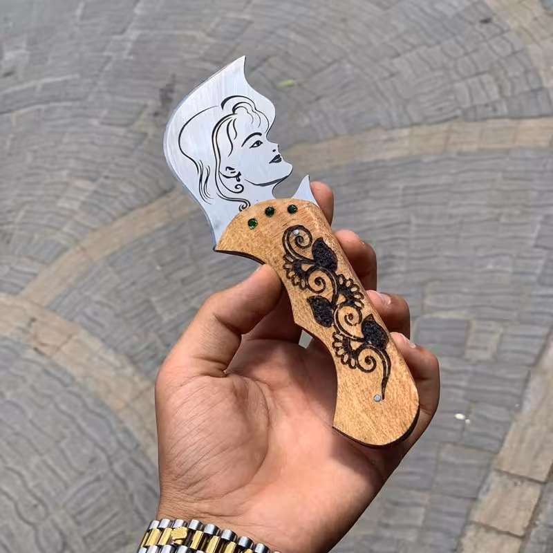 چاقو تیزی  رخ زیبا