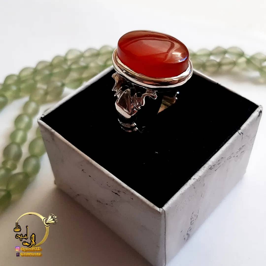 انگشتر دستساز نقره. رکاب صفوی. نگین سرخ و آبدار یمنی. شیک و زیبا
