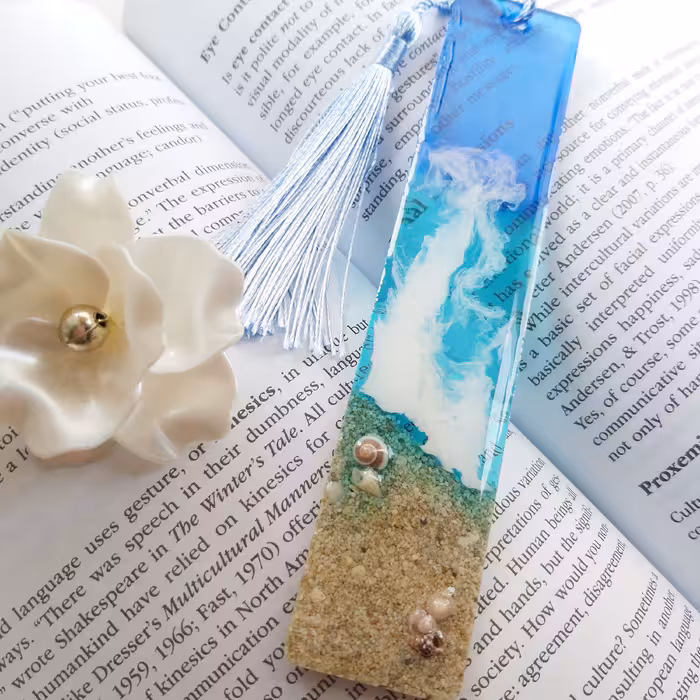 بوکمارک یا نشانگر کتاب رزینی طرح دریا با آویز ابریشمی