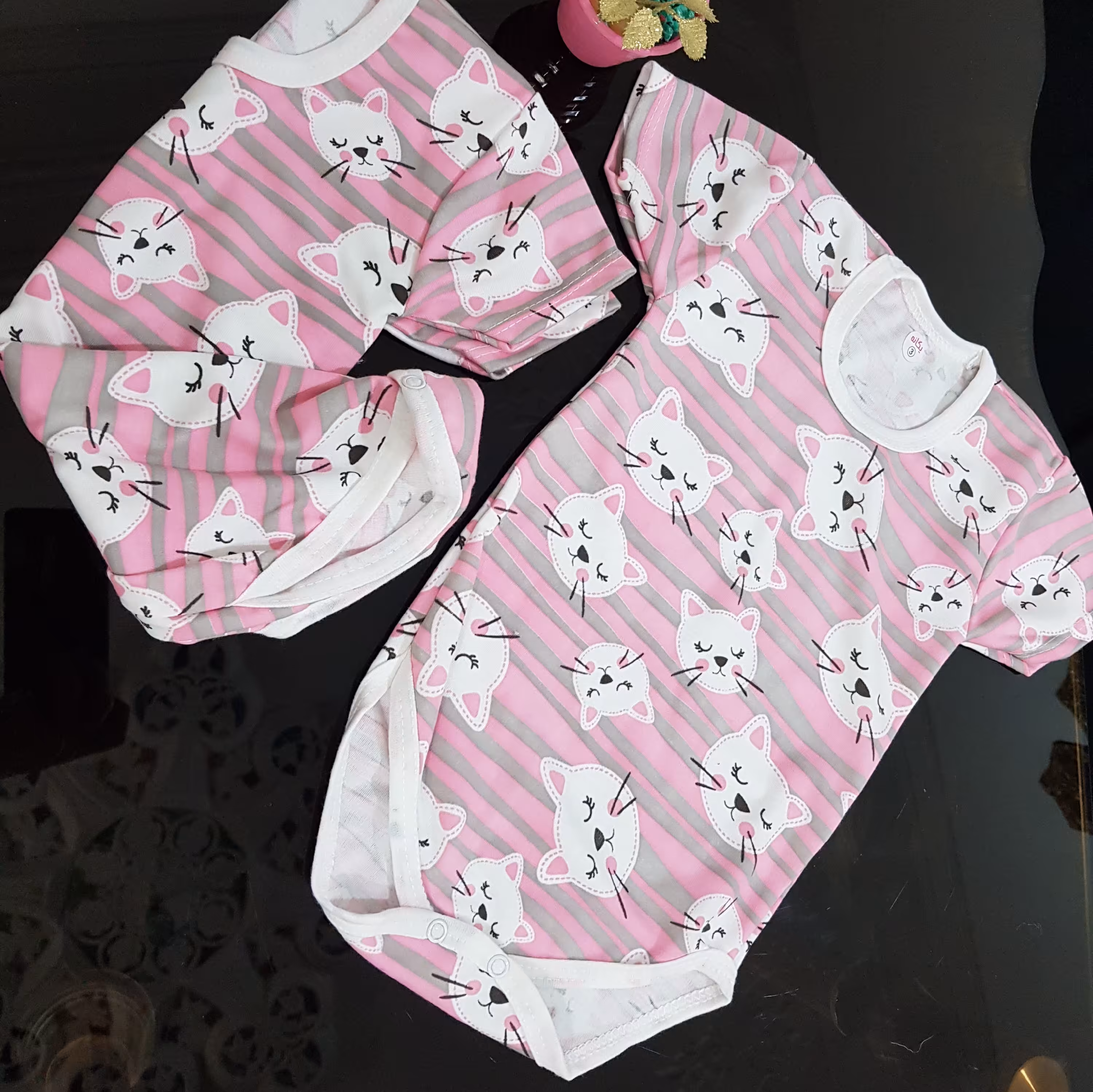 بادی زیر دکمه دار  آستین کوتاه نوزادی 