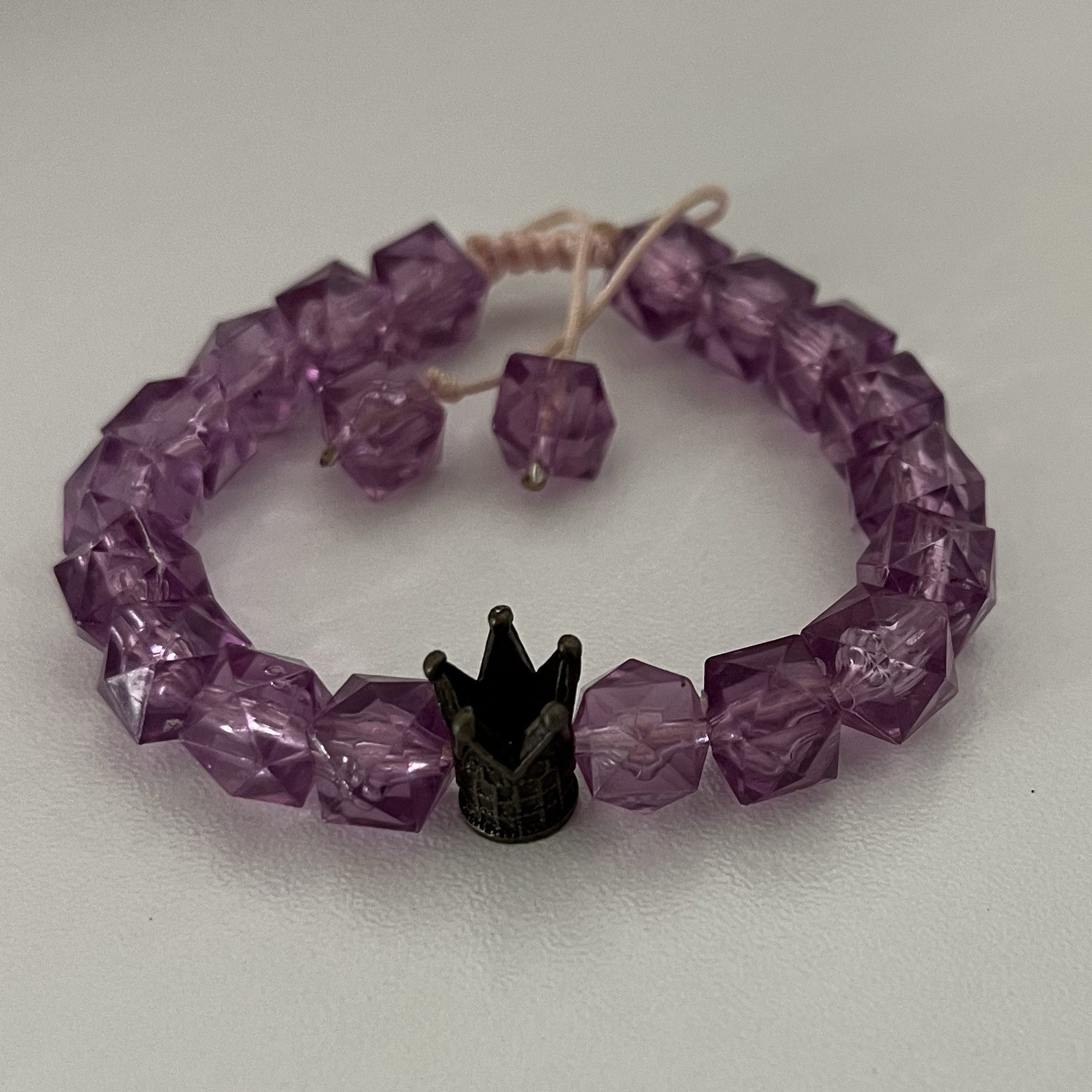 دستبند طرح کریستالی بنفش با قفل کشویی