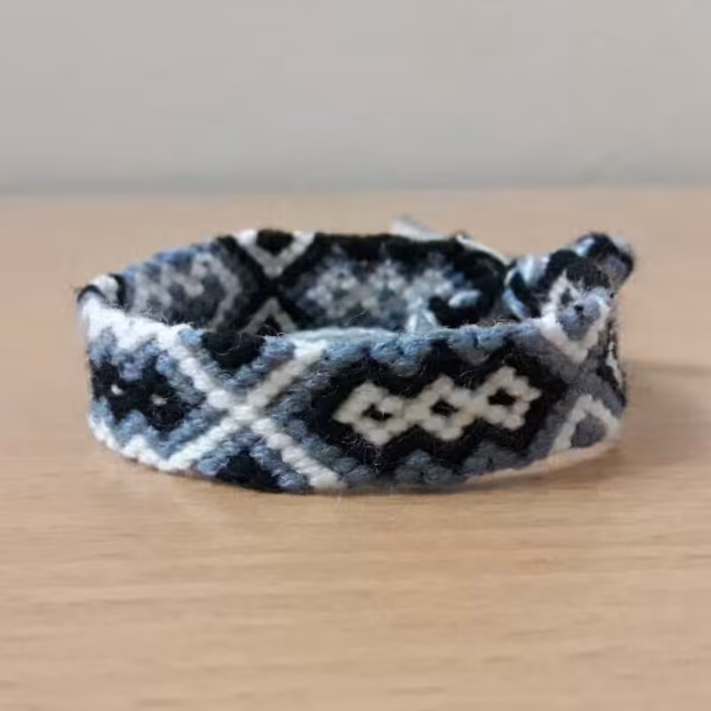 دستبند دوستی مکرومه بافی کد 13