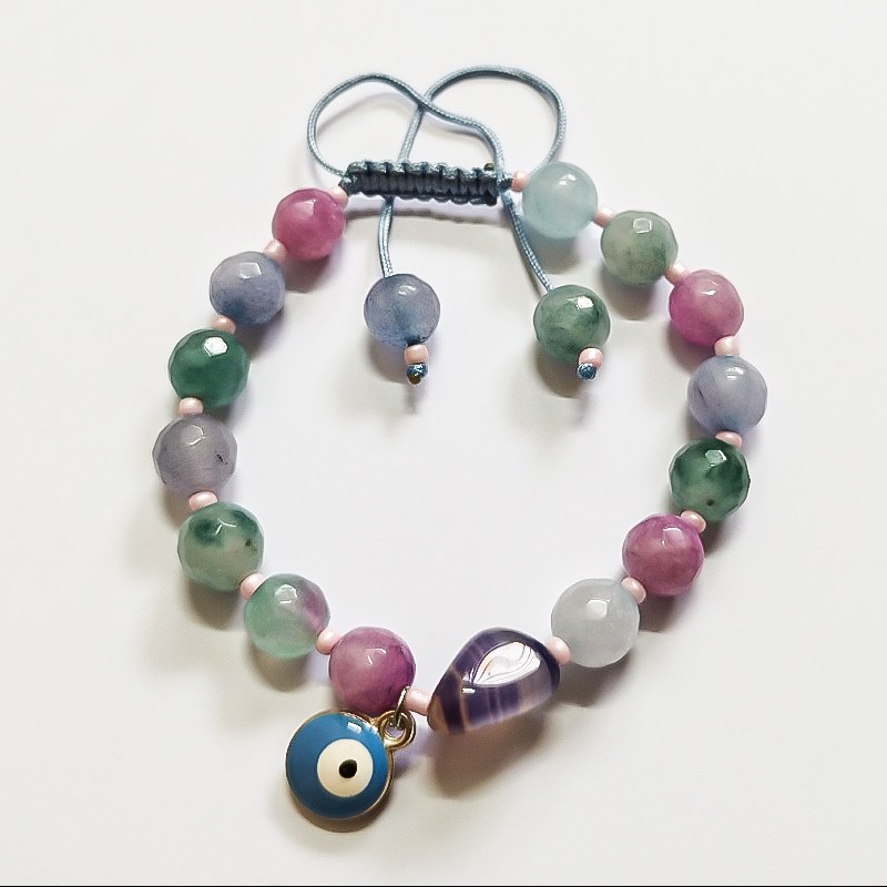 دستبند مدل ژین با عقیق و آمیتیست دفرمه همراه با آویز چشم نظر