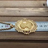 گردنبند و مدال الیزابت