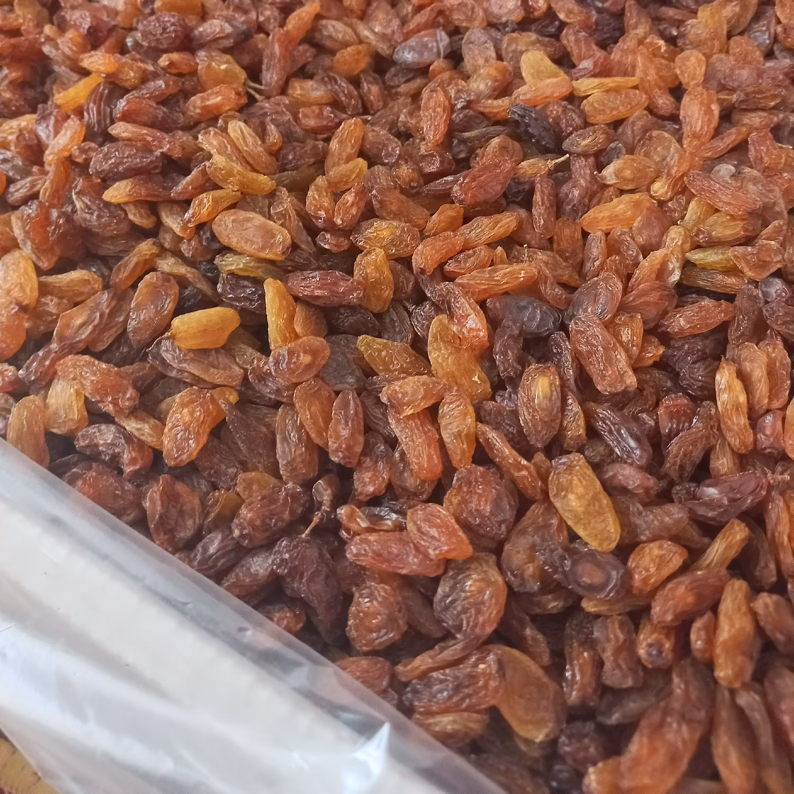 کشمش درجه یک با کیفیت بالا (پس کرایه)