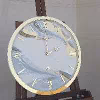 ساعت دیواری طرح روسی قطر 50 تم سفید کرم طوسی طلایی موتور ارامگرد بیصدا عقربه الداد و رینگ طلایی رنگ ثابت (پس کرایه)
