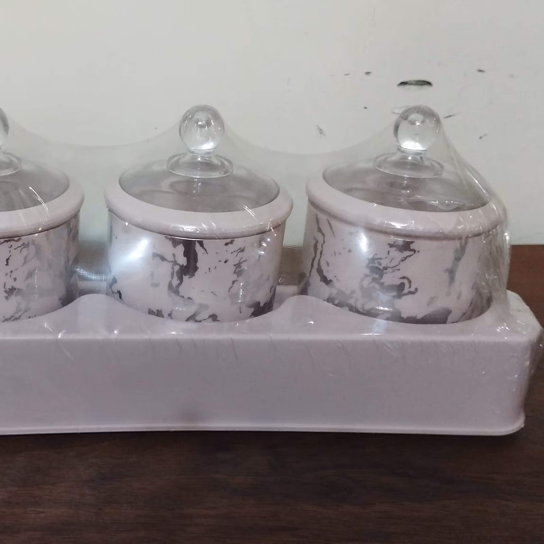 ست جا ادویه ای طرح ماربل رنگ کالباسی استند دار 4 تیکه 