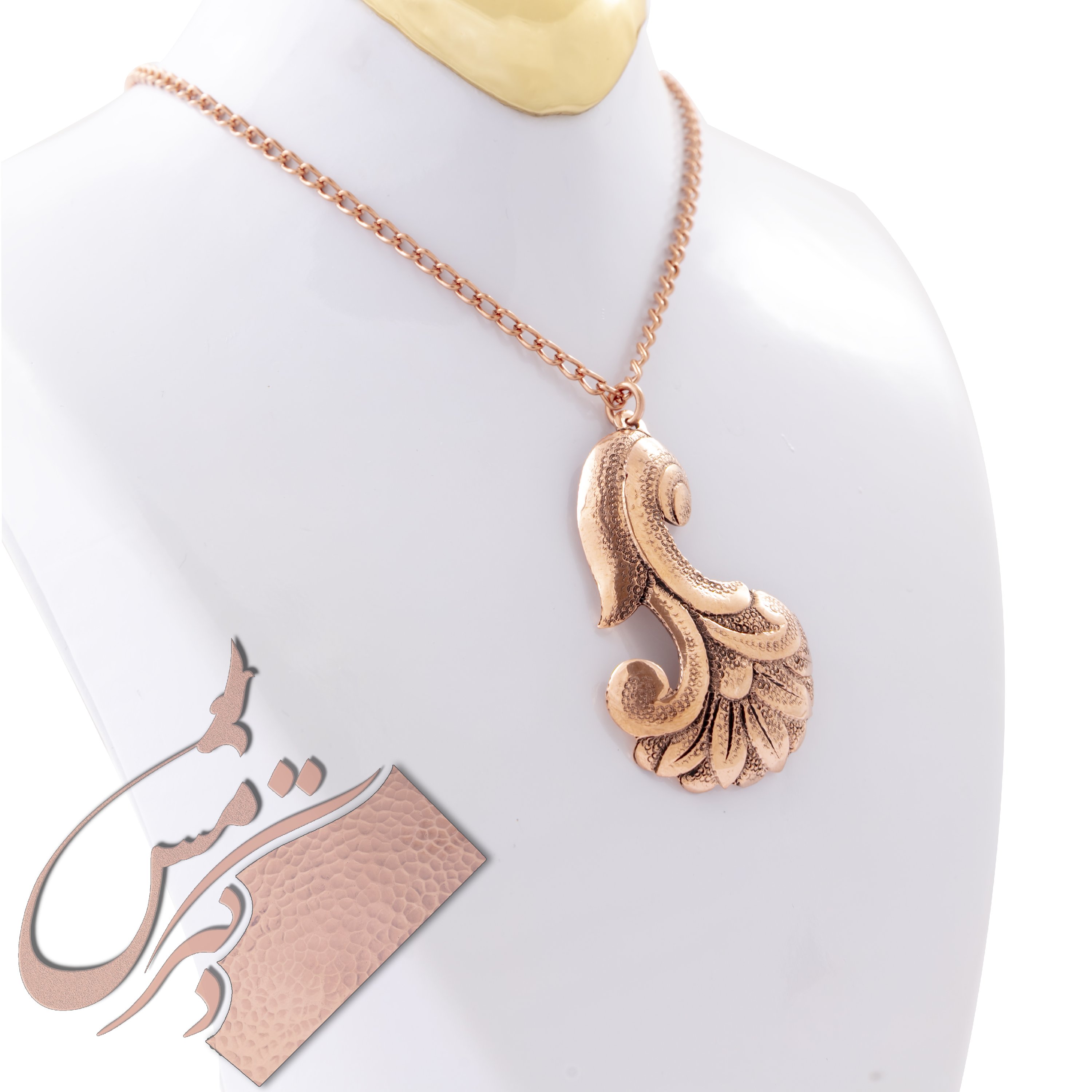 گردنبند قلمزنی طرح گل