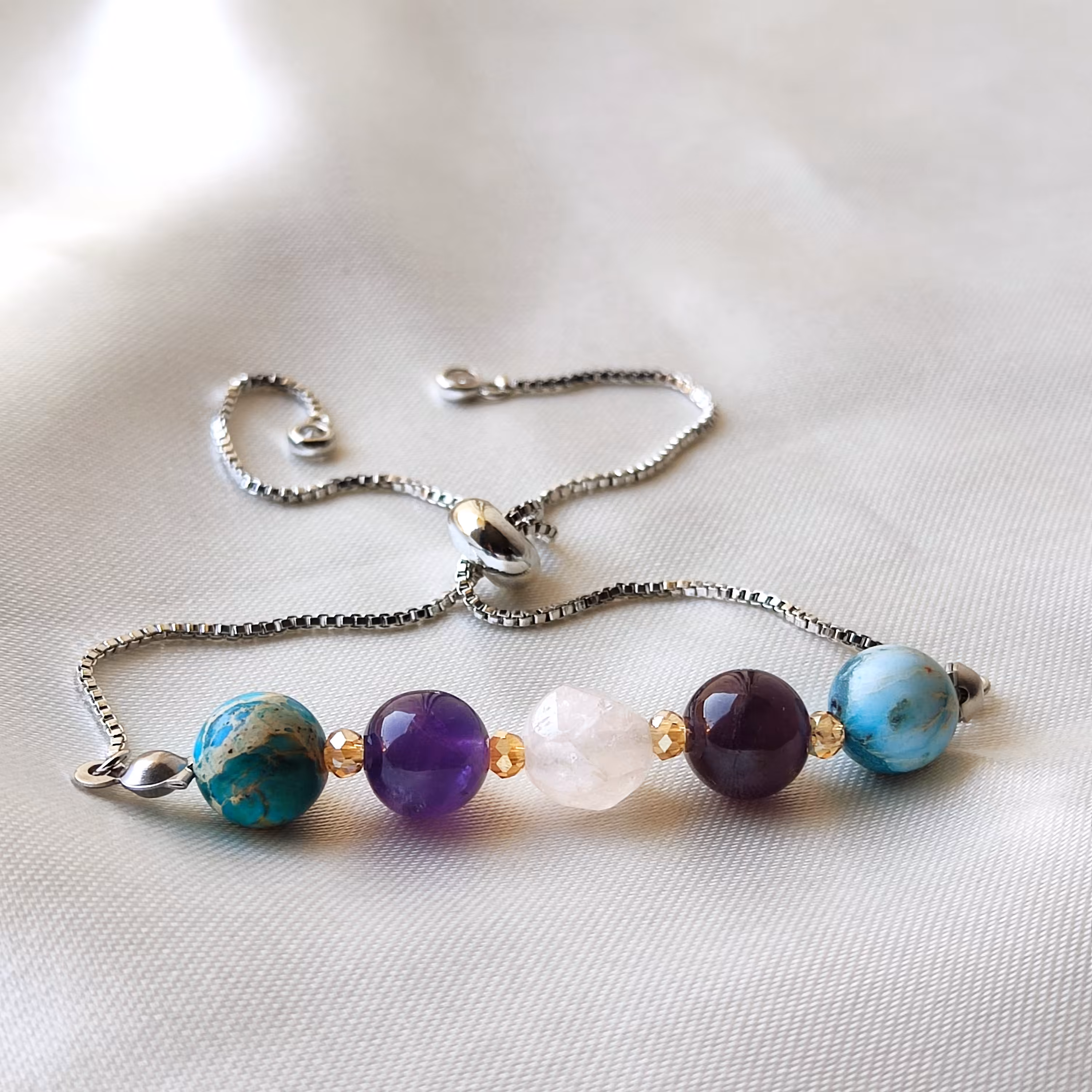 دستبند ماه تولد آبان ماه با زنجیر استیل رنگ ثابت اصل شاران 