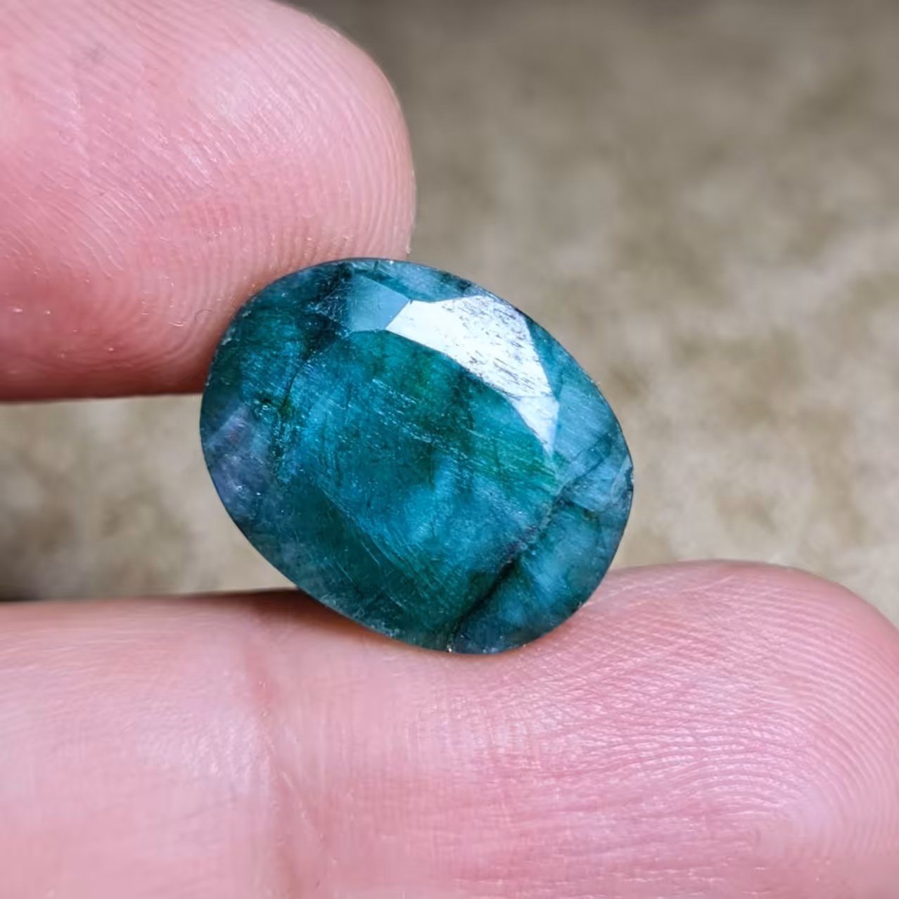  نگین زیبای سنگ زیبای زمرد هندی معدنی با وزن 12قیراط
کد  28701
