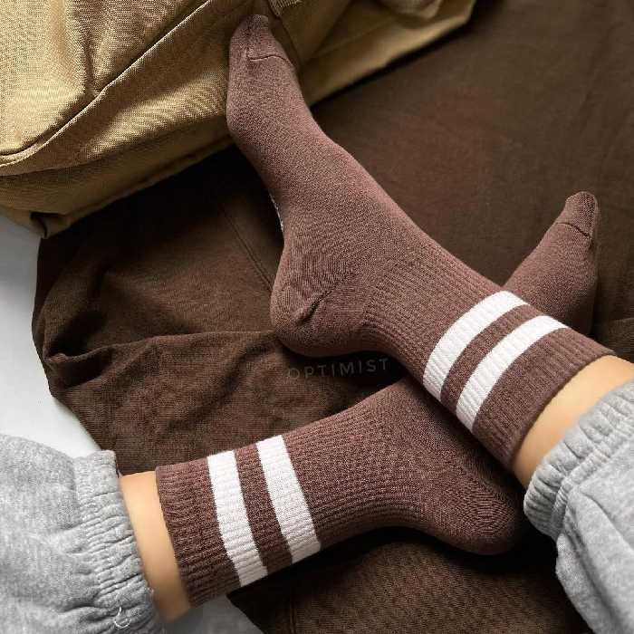 جوراب دوخط زمینه قهوه ای نیم ساق نخ پنبه