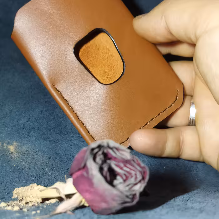 جاکارتی  دست دوز با چرم گاوی و رنگ لبه حرفه ای در دو رنگ قهو ای و مشکی