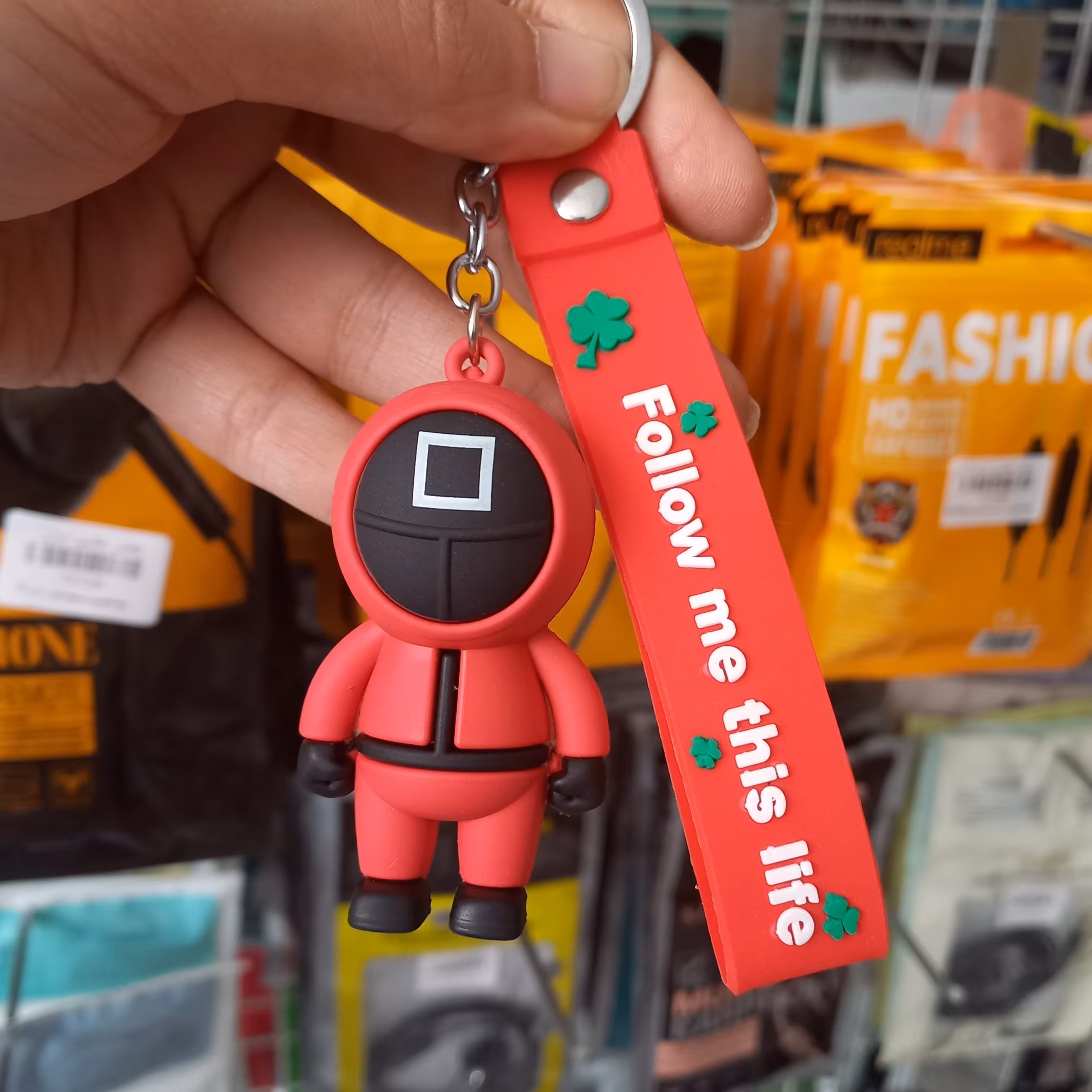 جاکلیدی سیلیکونی+بند آویز طرح اسکویید گیم